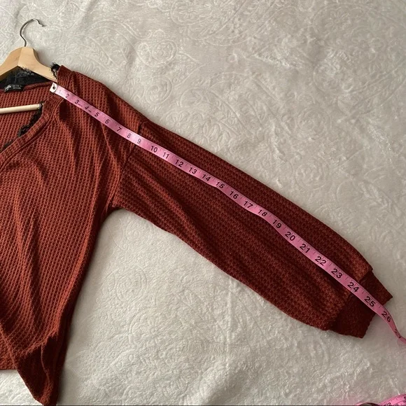 Eyelash Lace Trim V-Neck Waffle Top - Picture 6 of 10